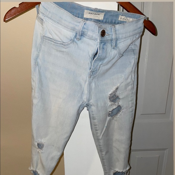 Clothes - Picture 4 of 15